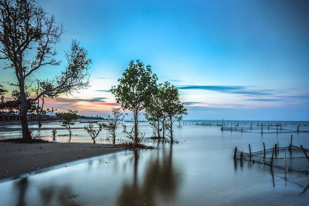 Pantai Amal Pesona Pasir Cokelat Di Kalimantan Utara