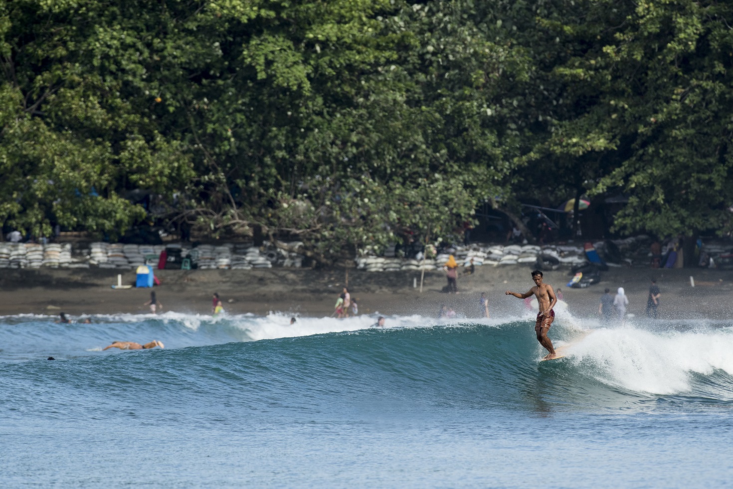 Pantai Batu Karas Populer Di Kalangan Longboarders Pesona