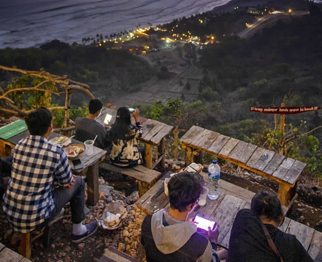 Senja Istimewa Di Bukit Paralayang Parangtritis Pesona