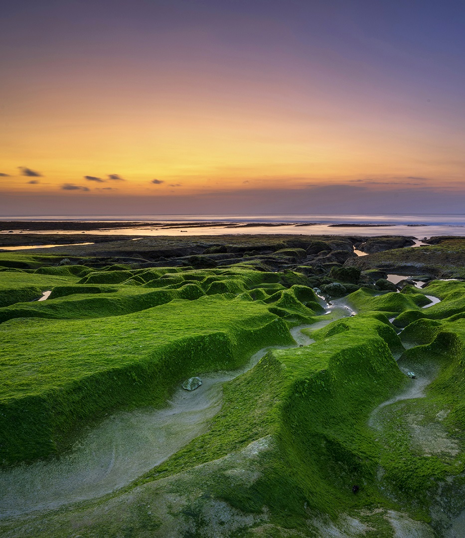 Pantai Balangan Karang Berbentuk Hati Dan Karpet Hijau