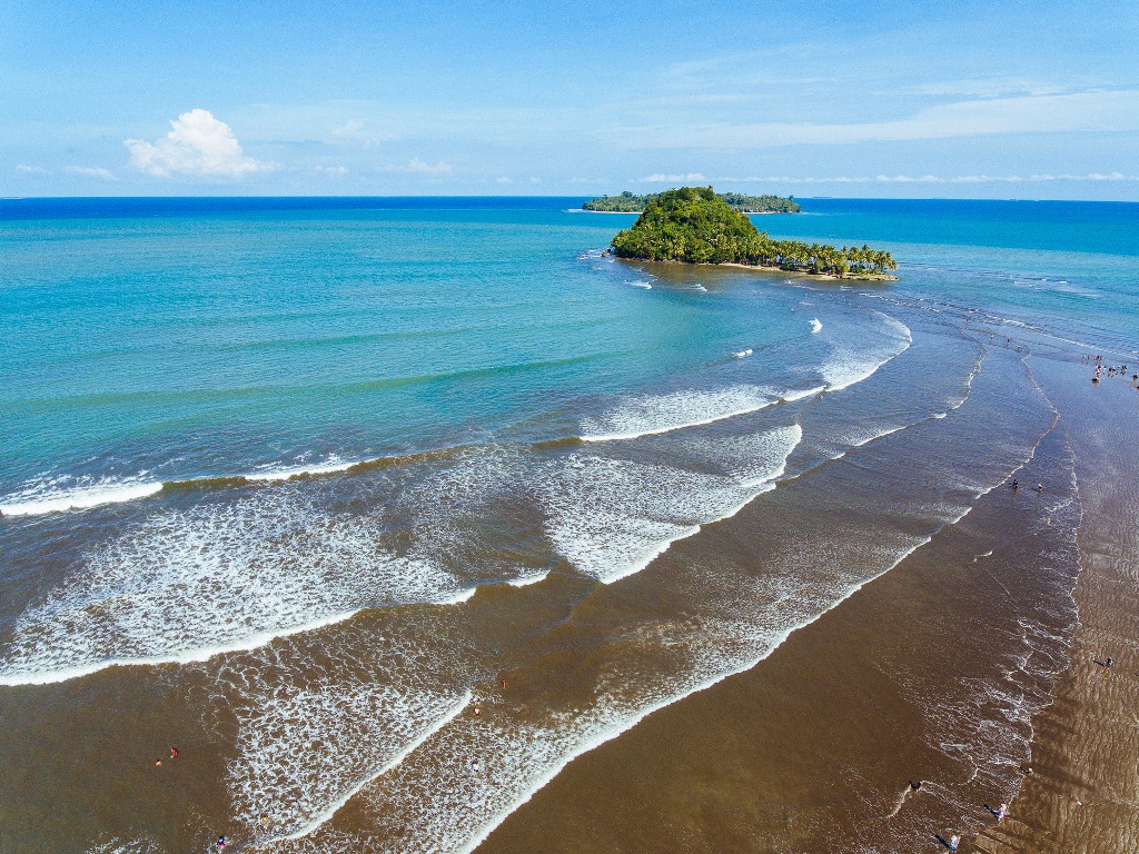 Asal Usul Batu Malin Kundang Yang Legendaris Pesona Indonesia