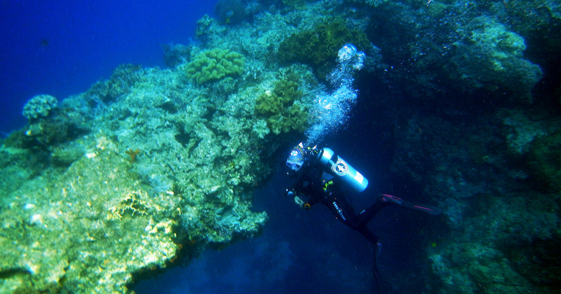 Pantai Wisata Di Hukurila Kecamatan Maluku Satu Darah