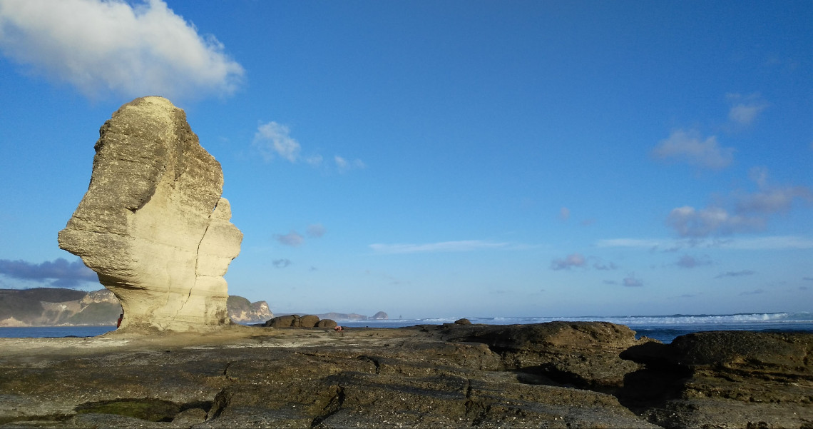 Batu Unik Berbentuk Payung Di Lombok Pesona Indonesia