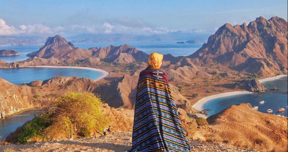 Hasil gambar untuk Kain Songke  labuan bajo