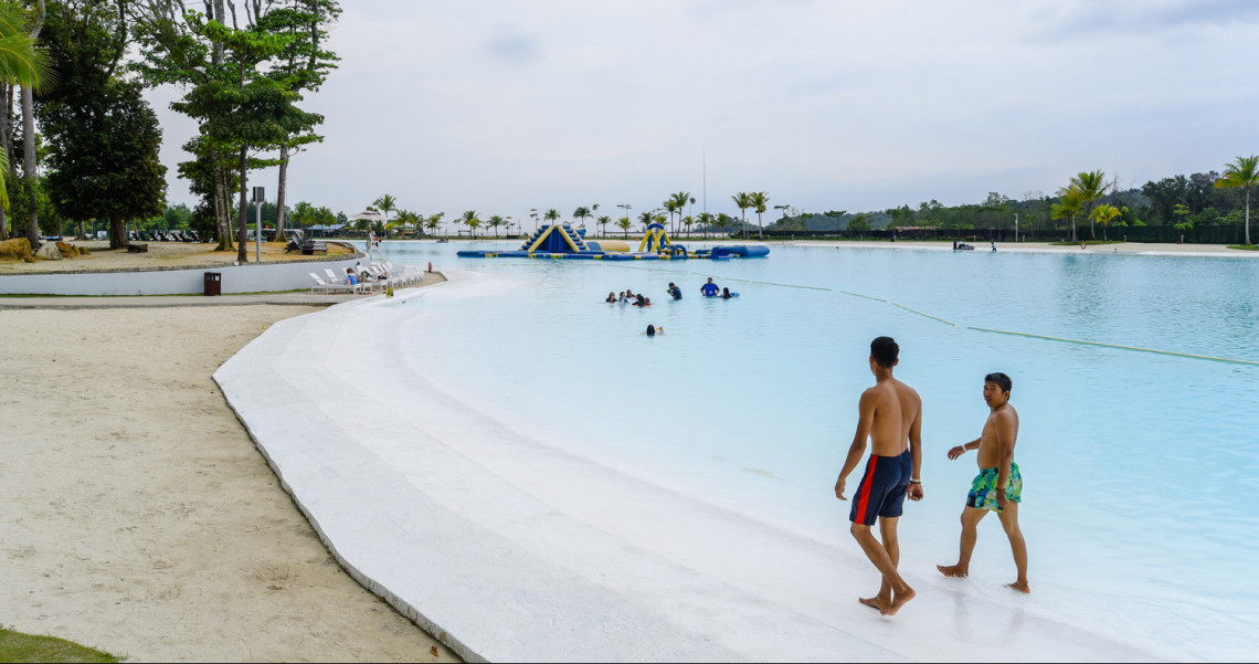 Crystal Lagoon Kolam Renang Air Asin Terbesar Di Asia