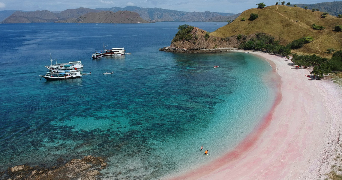 Dua Pantai Indah Berpasir Pink Di Indonesia Timur Pesona