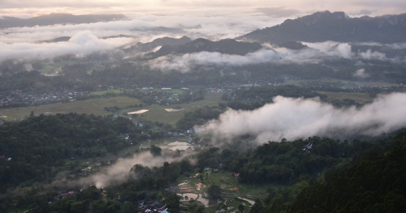 Indahnya Bukit Lolai Toraja Bagai Negeri Di Atas Awan