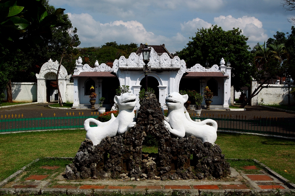 Jejak Kejayaan Kesultanan Cirebon Di Keraton Kasepuhan Dan