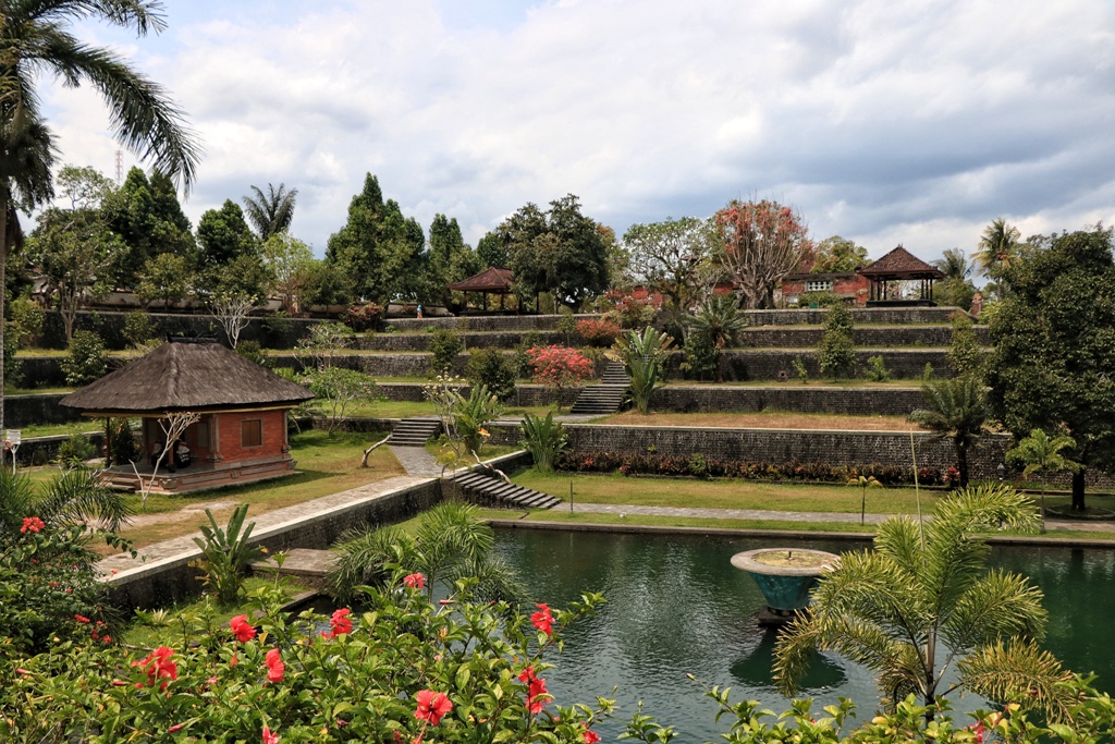 Jejak Kerajaan Bali di Taman Narmada Lombok - Pesona Indonesia