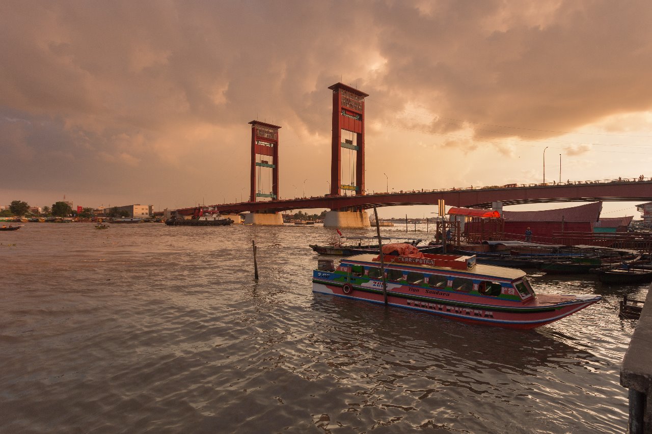 Jembatan Ampera Bukan Sekadar Penghubung Pesona Indonesia