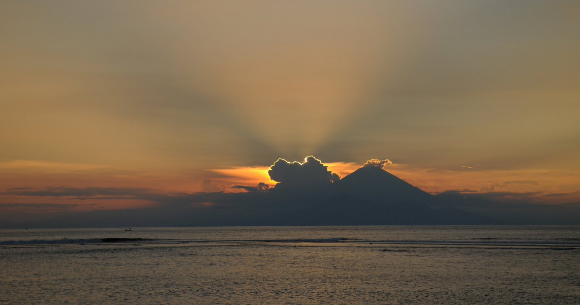 Keindahan Tak Terhenti Pantai Senggigi Pesona Indonesia