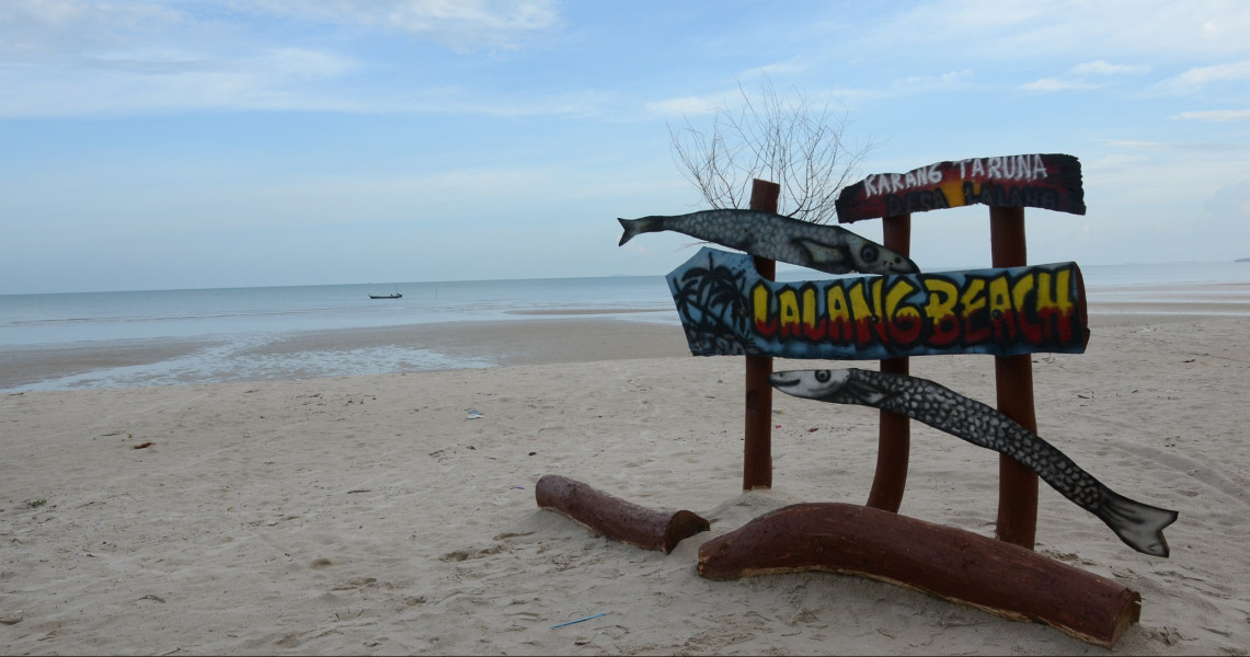 Lembutnya Pasir Putih Di Pantai Lalang Belitung Timur