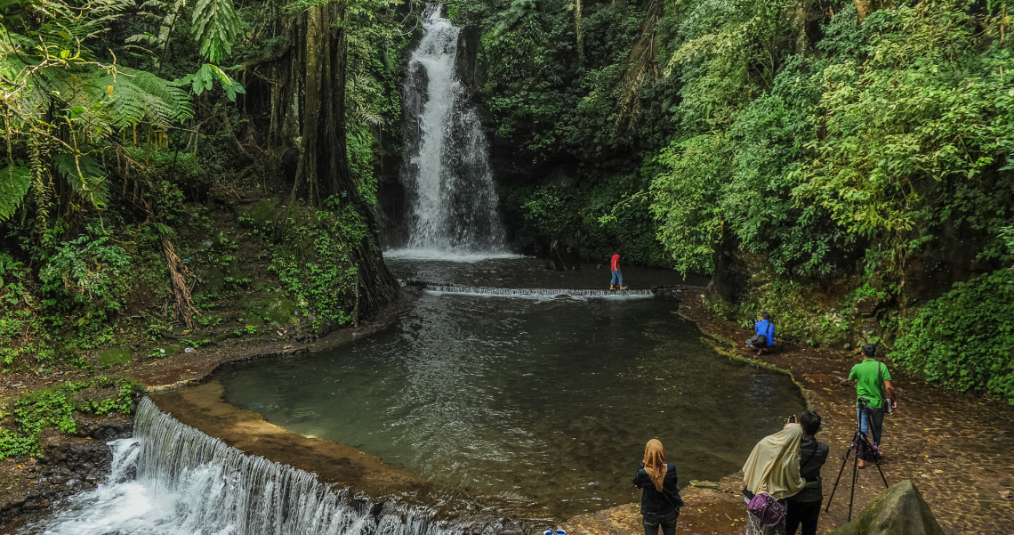 Mandi Air Pegunungan Di Curug Putri Pesona Indonesia