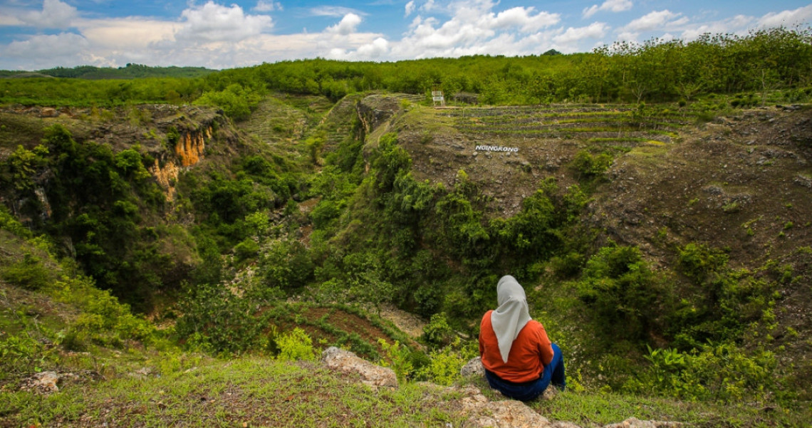 Menjelajah Keindahan Lembah Geosite Ngingrong Pesona Indonesia