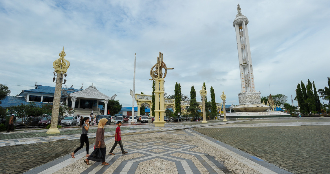 Nongkrong Asyik Di Taman Kota Martapura Pesona Indonesia