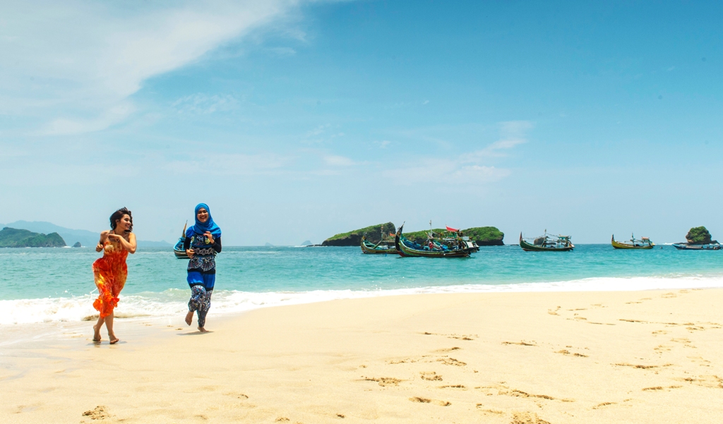 Pantai Papuma Hamparan Pasir Putih Pesisir Selatan Jawa