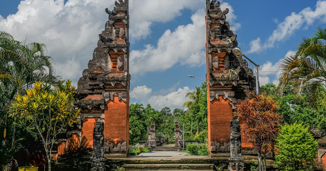 Pura Lingsar Lombok Destinasi Sejarah Di Perjalanan ke Pura Lingsar Wisata Religi Penuh Makna 