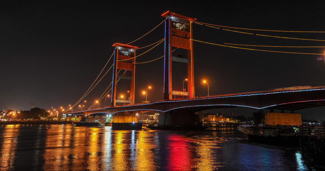 Perjalanan Malam Menuju Jembatan Ampera Seperti Di Eropa