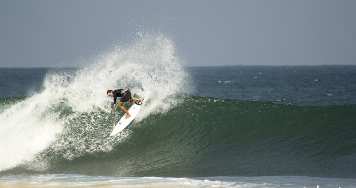 Spot Surfing Di Pantai Ujung Genteng Yang Memacu Adrenalin