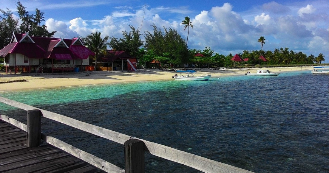 Takabonerate Trip Bersantai Sambil Menatap Pantai Di Pulau