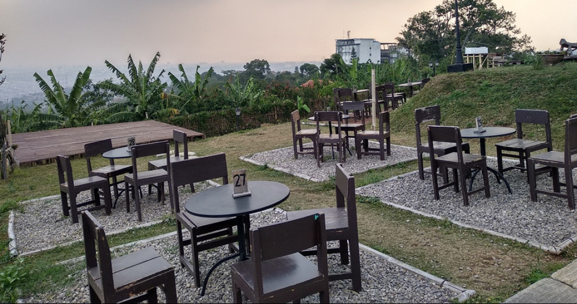 The Awiligar Resto Spot Terbaik Menikmati Sunset Di Bandung